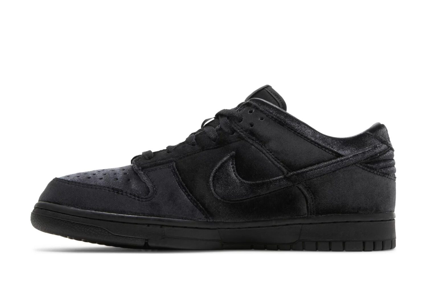 nike dunk low dover street market triple black velvet2