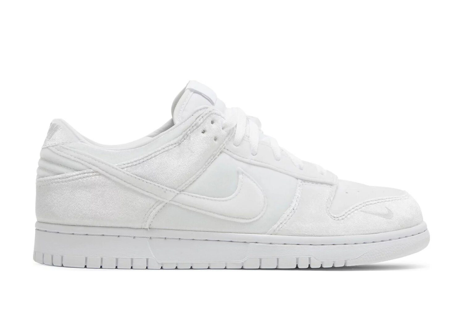 nike dunk low dover street market triple white velvet