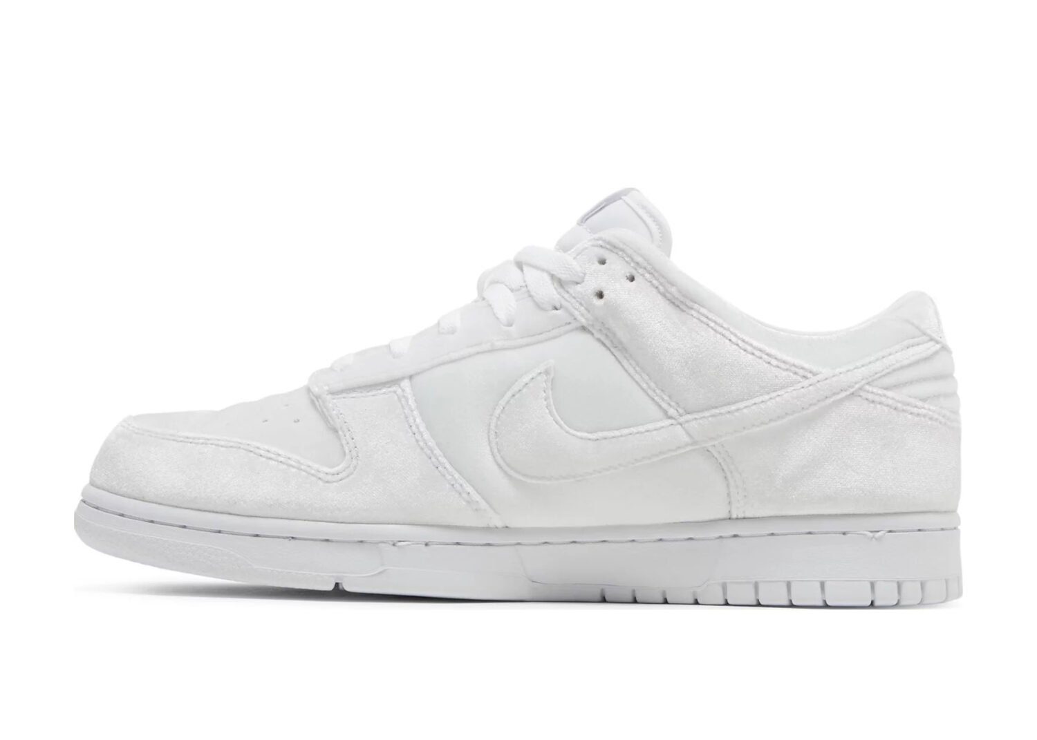 nike dunk low dover street market triple white velvet2