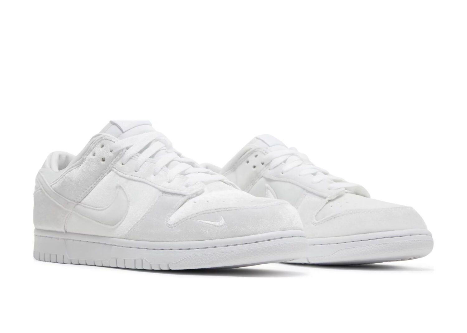 nike dunk low dover street market triple white velvet5