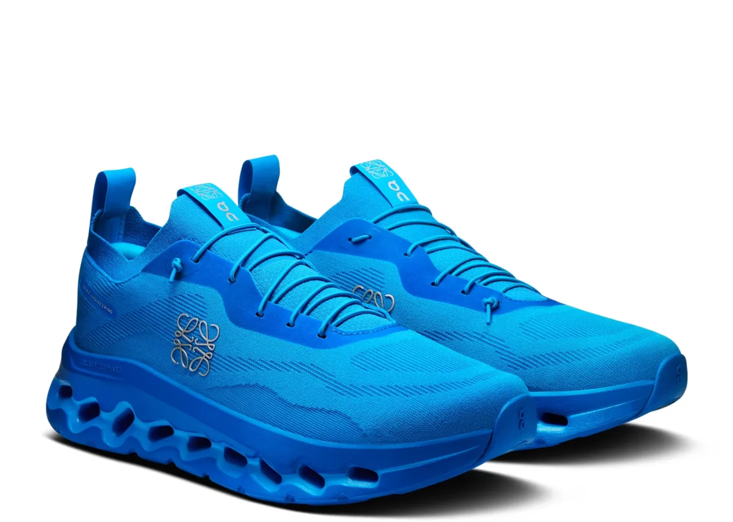 on running cloudtilt loewe blue