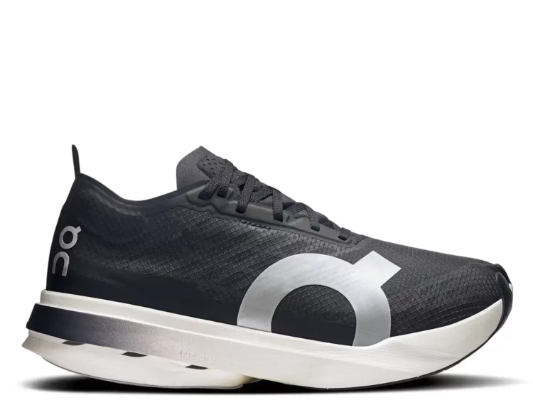 on running cloudboom strike black white (w)